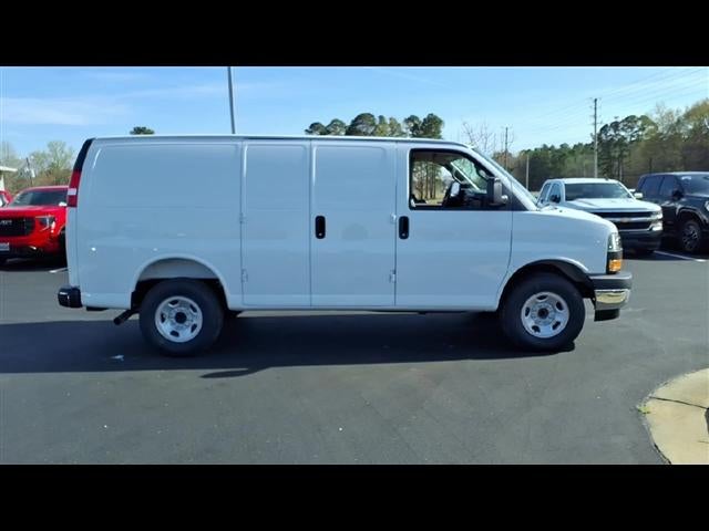2026 GMC Savana Cargo Base