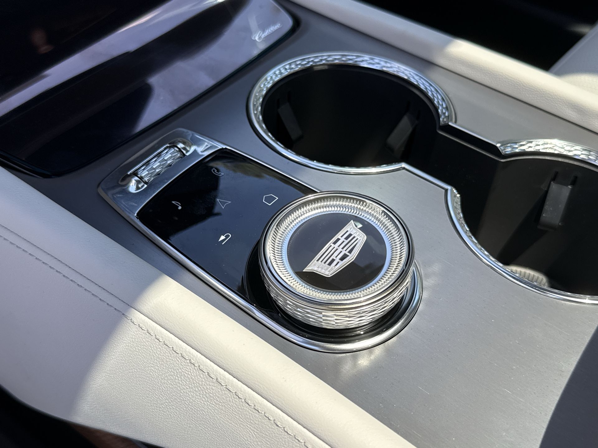 2026 Cadillac VISTIQ Base