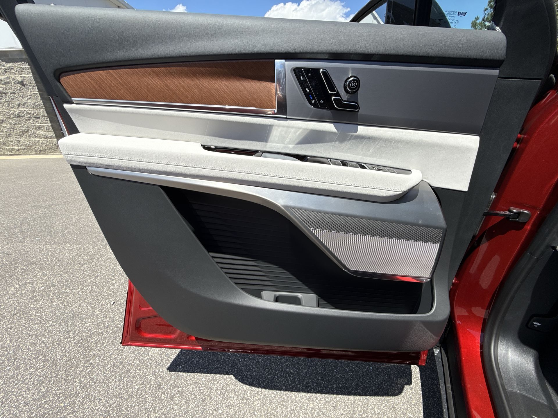 2026 Cadillac VISTIQ Base