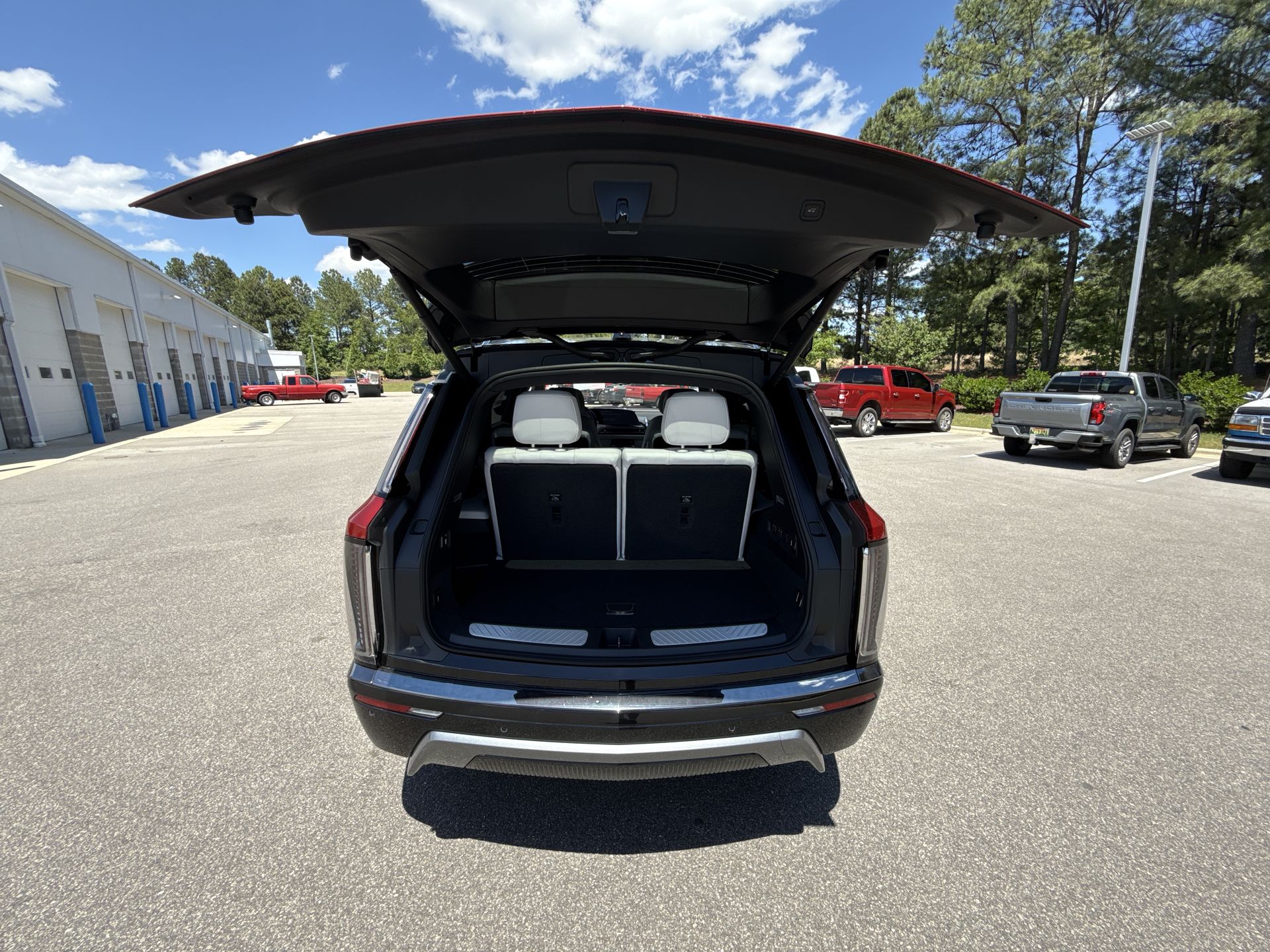 2026 Cadillac VISTIQ Base