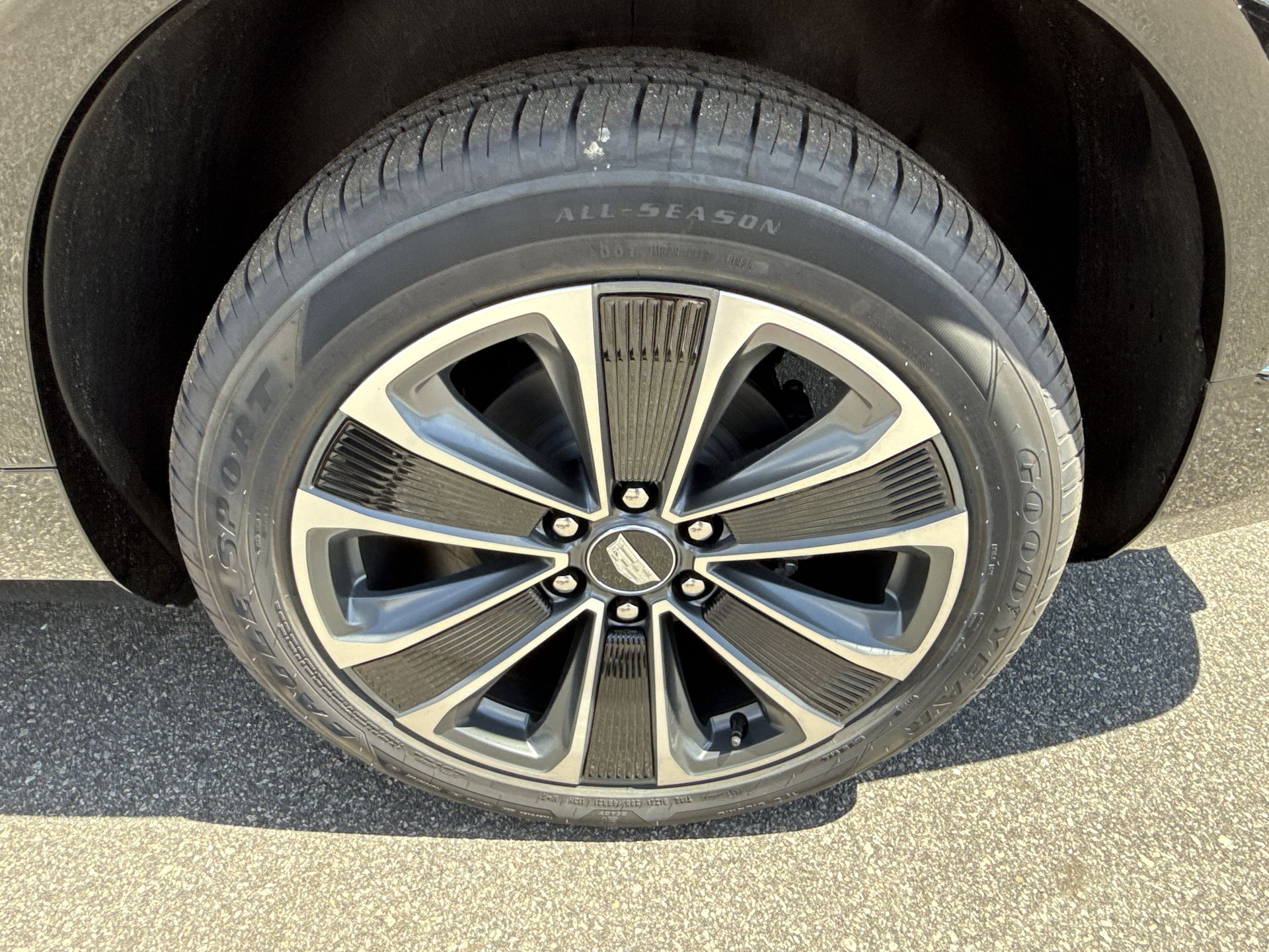 2026 Cadillac VISTIQ Base