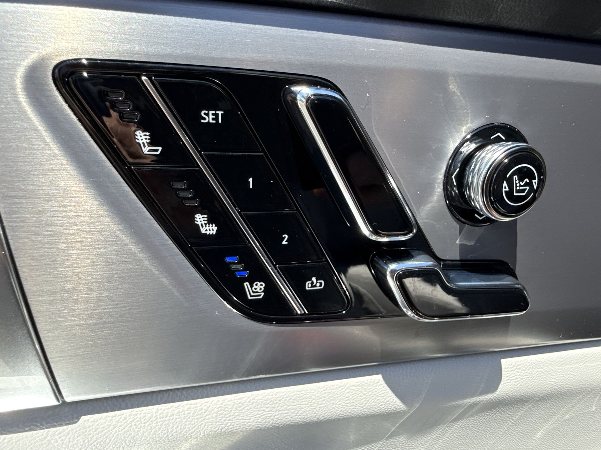 2026 Cadillac VISTIQ Base