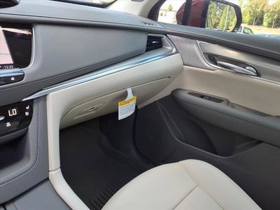 2025 Cadillac XT5 Base