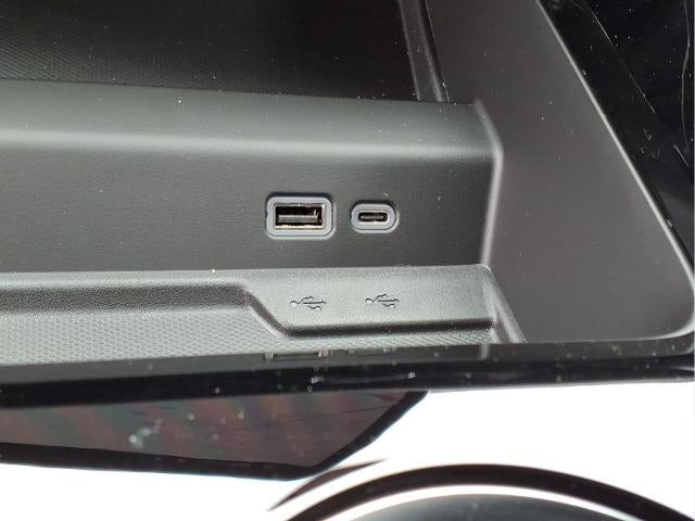 2026 Chevrolet Suburban LT - Photo 17