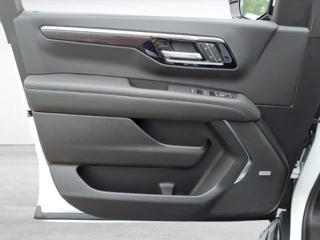 2026 Chevrolet Suburban LT - Photo 9