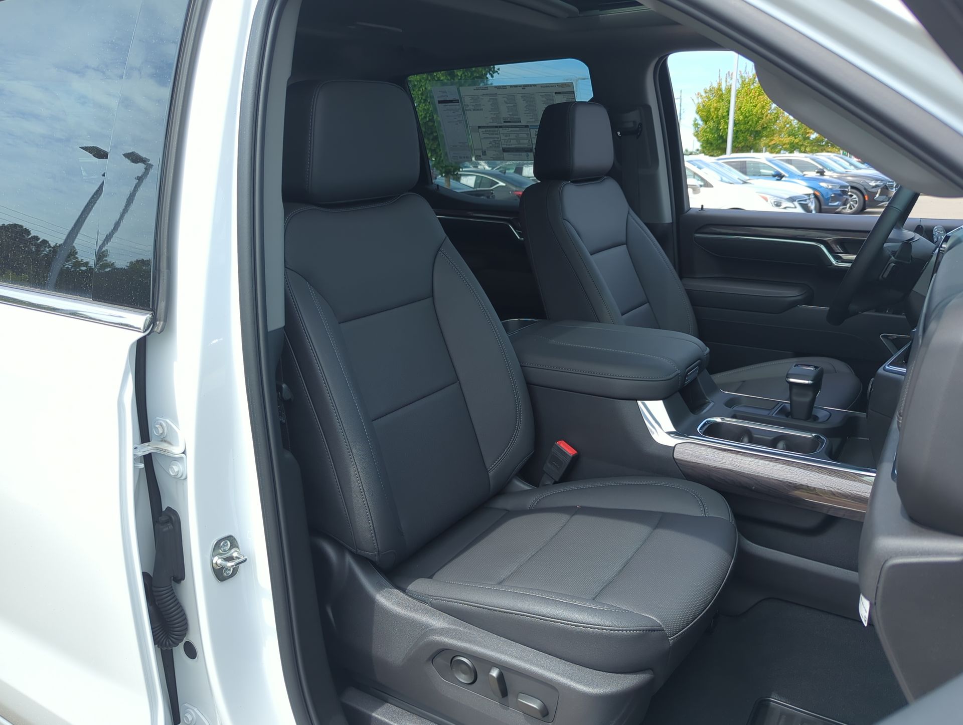 2025 Chevrolet Silverado 1500 LTZ - Photo 77
