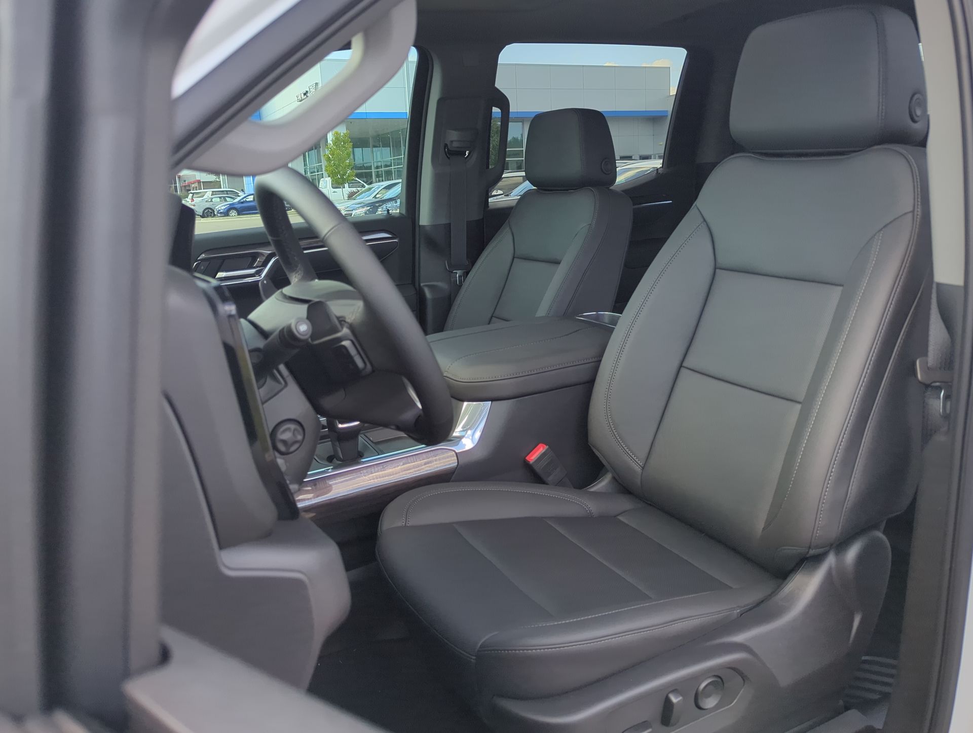 2025 Chevrolet Silverado 1500 LTZ - Photo 92